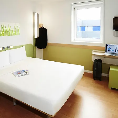 Hotel Ibis Budget Sur Seine N7 2*